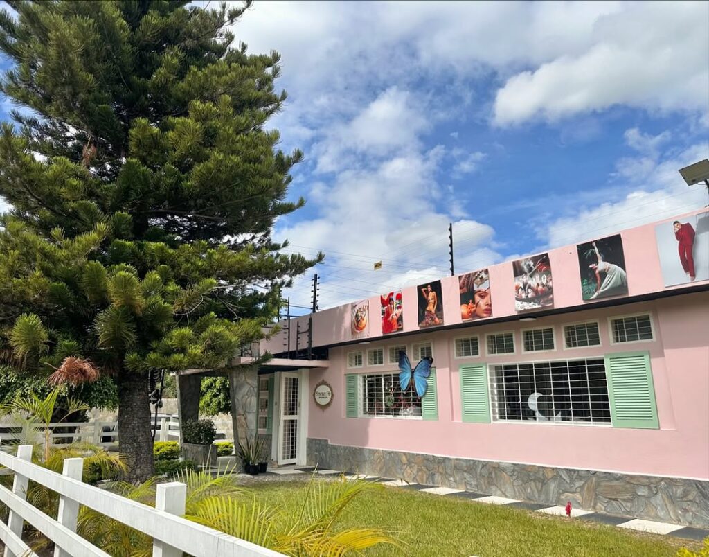 Así de bella es nuestra quinta de los sueños…Santa Fé Maracay, donde se encuentra @jeanellymende